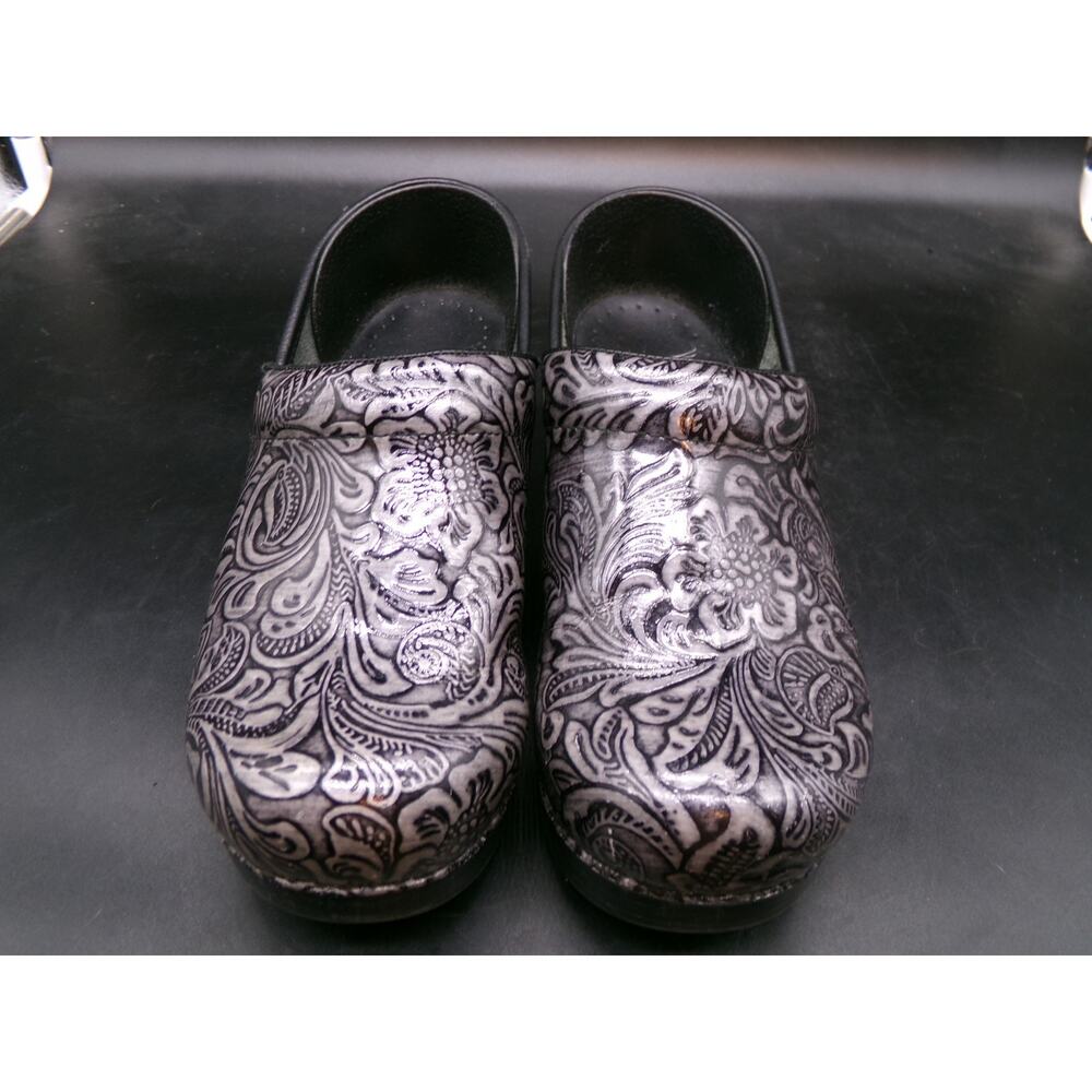 Dansko Clogs Women’s Black Floral Tooled Embossed Leather Size EU 36 - Picture 3 of 7